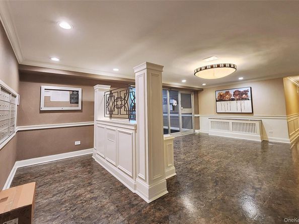 209-20 18th Ave 5E, Bayside NY 11360