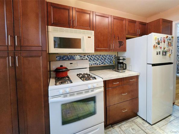 209-20 18th Ave 5E, Bayside NY 11360