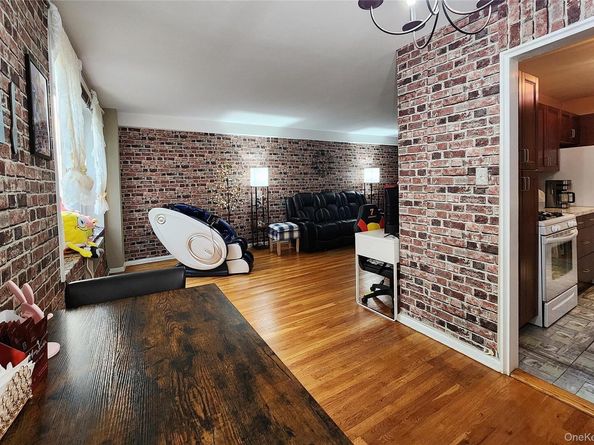 209-20 18th Ave 5E, Bayside NY 11360