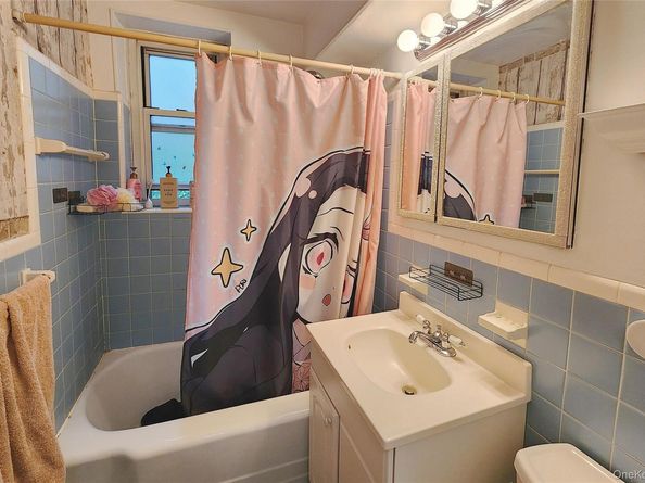 209-20 18th Ave 5E, Bayside NY 11360