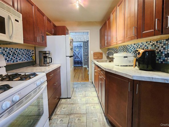 209-20 18th Ave 5E, Bayside NY 11360