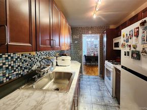 209-20 18th Ave 5E, Bayside NY 11360