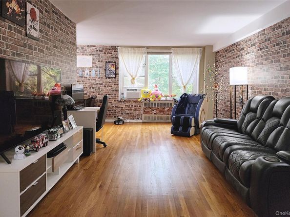 209-20 18th Ave 5E, Bayside NY 11360
