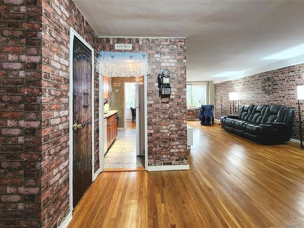 209-20 18th Ave 5E, Bayside NY 11360