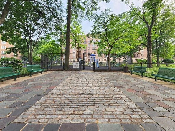 209-20 18th Ave 5E, Bayside NY 11360