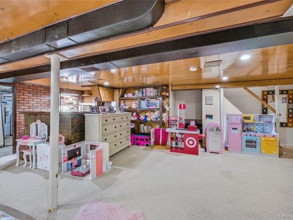 56 15th Avenue, West Babylon NY 11704