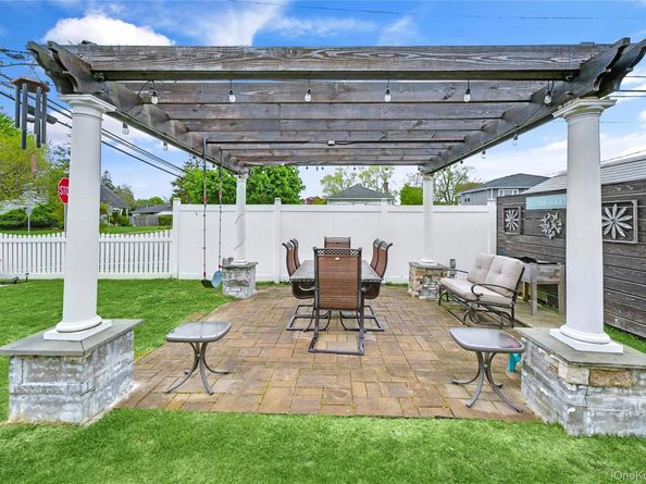 56 15th Avenue, West Babylon NY 11704