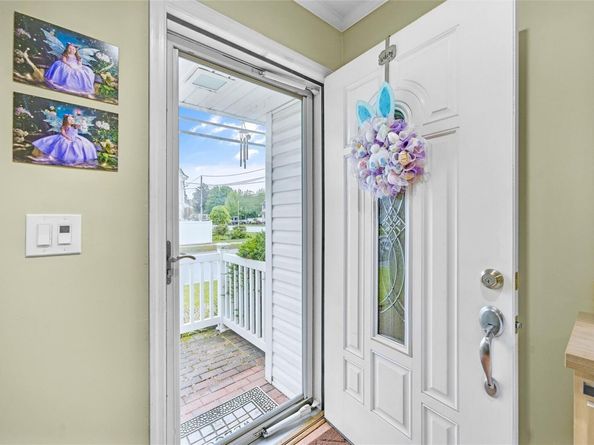 56 15th Avenue, West Babylon NY 11704