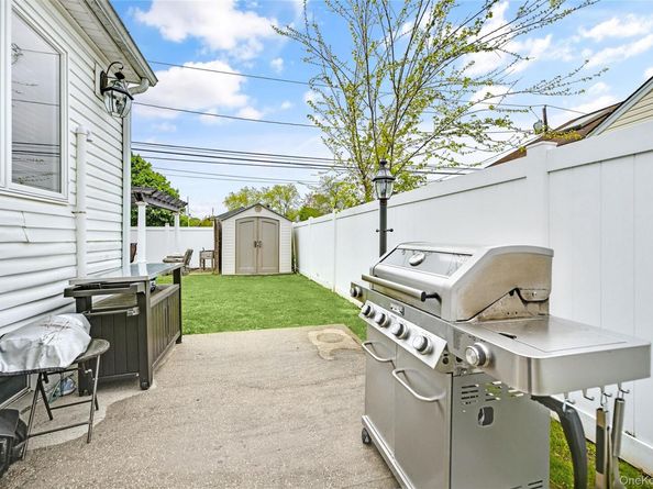 56 15th Avenue, West Babylon NY 11704