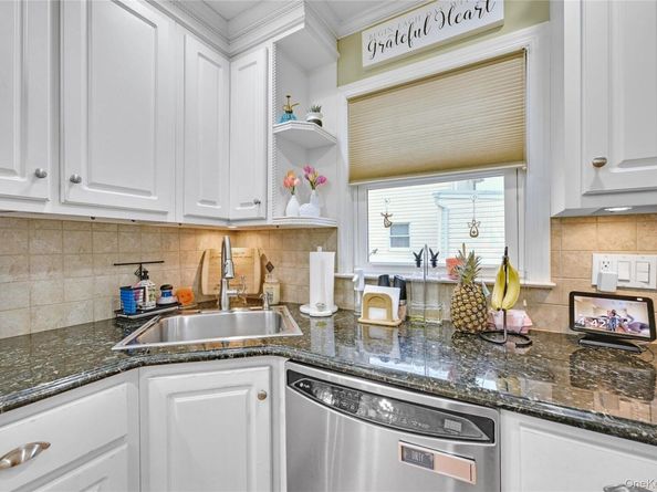 56 15th Avenue, West Babylon NY 11704