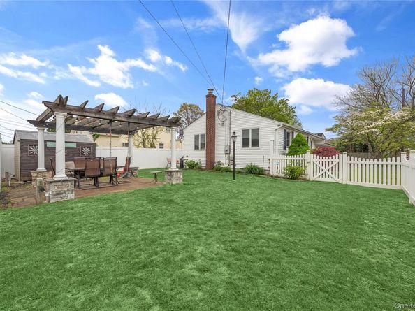 56 15th Avenue, West Babylon NY 11704