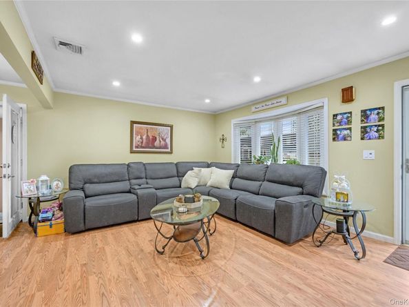 56 15th Avenue, West Babylon NY 11704