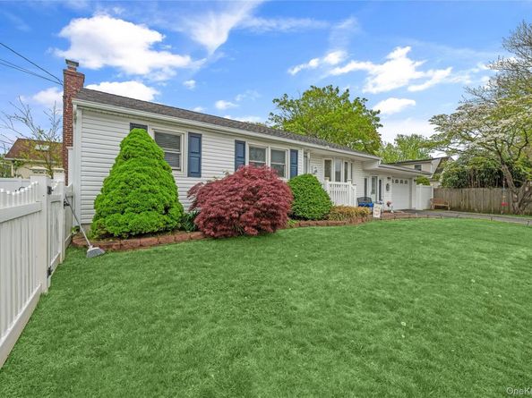 56 15th Avenue, West Babylon NY 11704