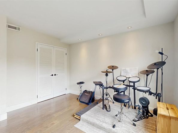 5-16 115th 516C, College Point NY 11356