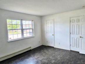 1056 E Arthur Street, Uniondale NY 11553