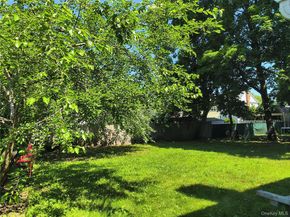 1056 E Arthur Street, Uniondale NY 11553