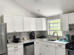 1056 E Arthur Street, Uniondale NY 11553