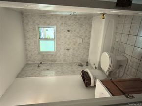 1056 E Arthur Street, Uniondale NY 11553
