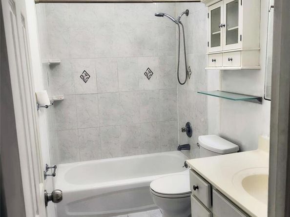 1056 E Arthur Street, Uniondale NY 11553