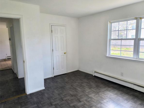 1056 E Arthur Street, Uniondale NY 11553