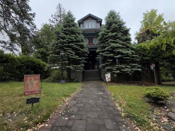 20 Ridge Road, Douglaston NY 11363