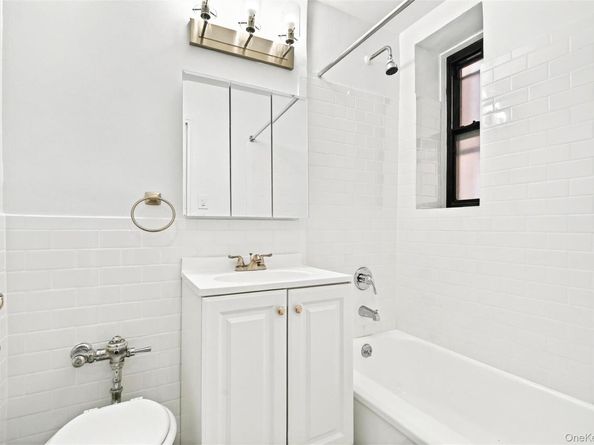 2244 Bronx Park E 1E, Bronx NY 10467