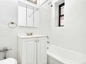 2244 Bronx Park E 1E, Bronx NY 10467