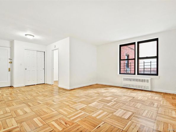 2244 Bronx Park E 1E, Bronx NY 10467