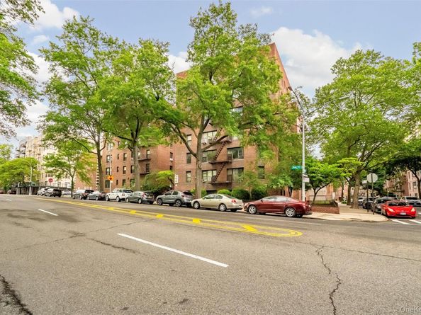 2244 Bronx Park E 1E, Bronx NY 10467