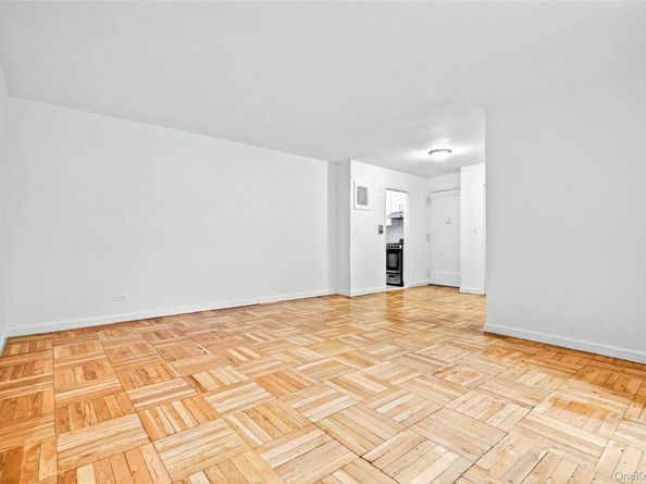 2244 Bronx Park E 1E, Bronx NY 10467