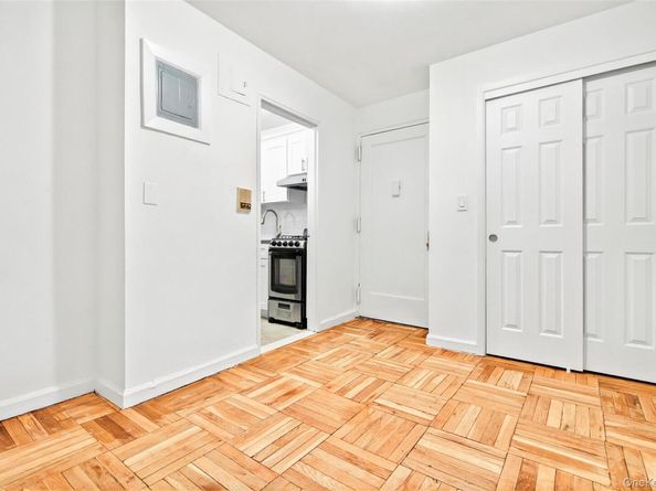2244 Bronx Park E 1E, Bronx NY 10467