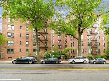 2244 Bronx Park E
