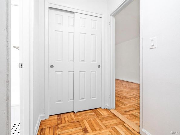 2244 Bronx Park E 1E, Bronx NY 10467