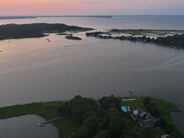 311 Noyack Road, Southampton NY 11968