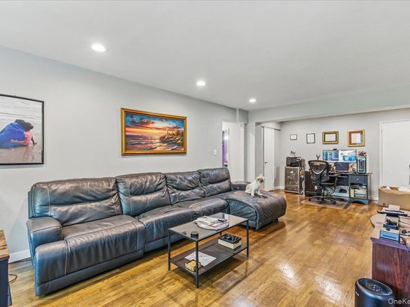 209-80 18 Avenue 4D, Bayside NY 11360