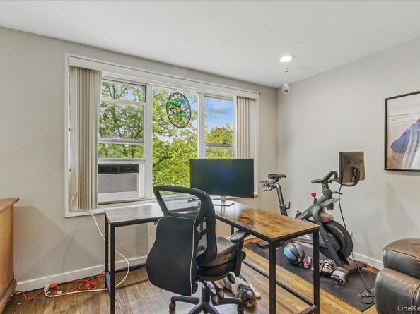 209-80 18 Avenue 4D, Bayside NY 11360