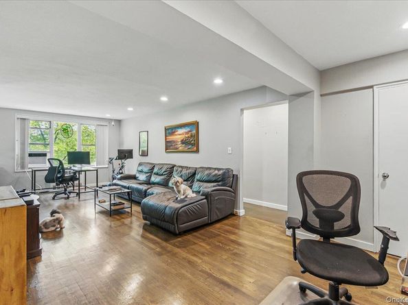 209-80 18 Avenue 4D, Bayside NY 11360