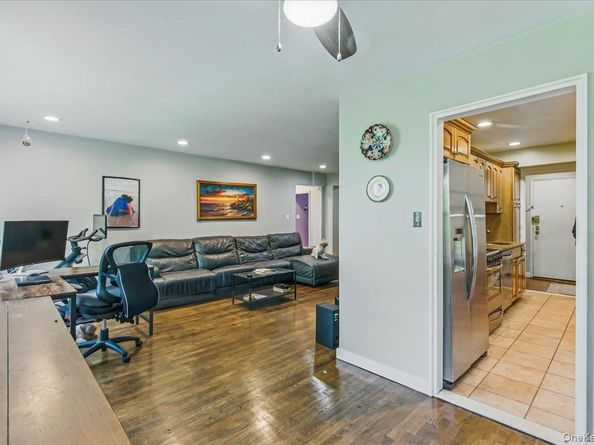 209-80 18 Avenue 4D, Bayside NY 11360