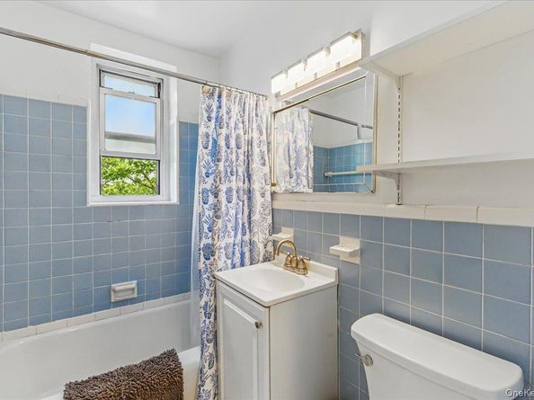 209-80 18 Avenue 4D, Bayside NY 11360