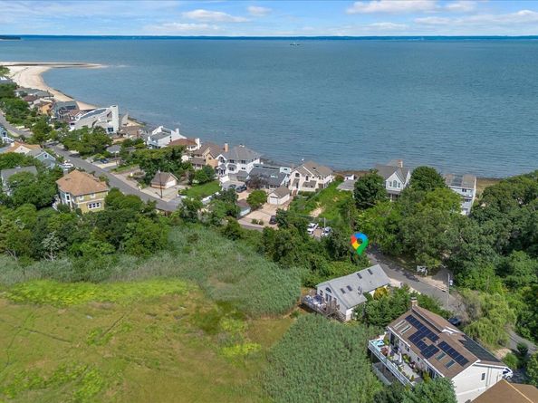 3 Makamah Beach Road, Northport NY 11768