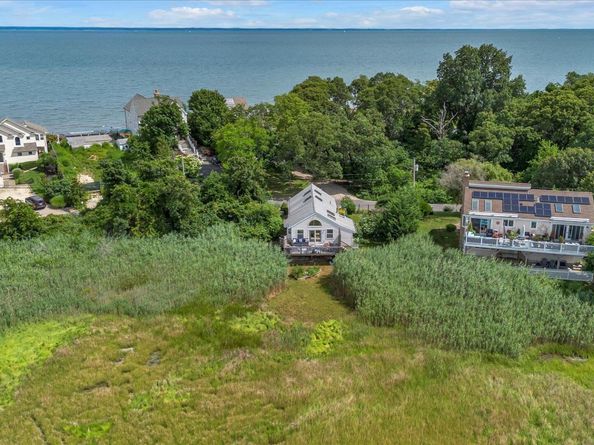 3 Makamah Beach Road, Northport NY 11768
