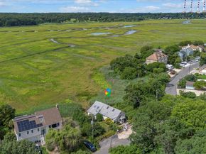 3 Makamah Beach Road, Northport NY 11768