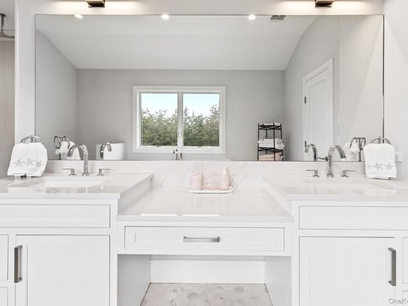 240 Head of Pond Road, Water Mill NY 11976