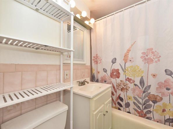196-65 69TH Avenue 1 FL, Fresh Meadows NY 11365