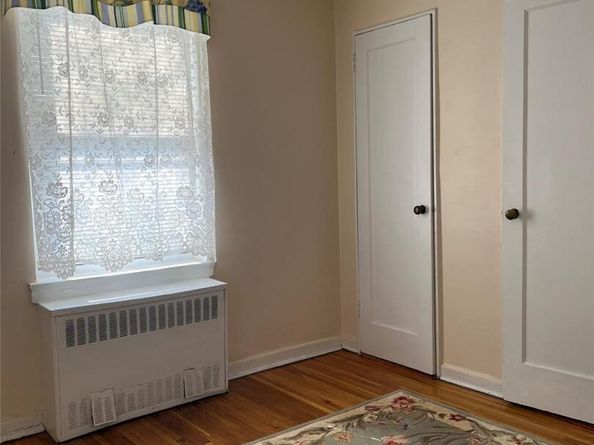 35-31 205 Street 302, Bayside NY 11360