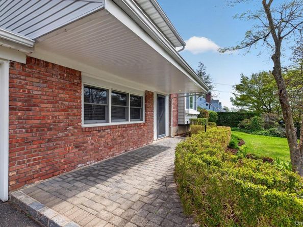 9 Eldridge Place, Glen Cove NY 11542