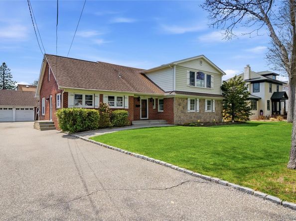 36 Hemlock Lane, Bay Shore NY 11706