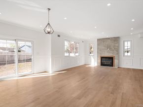 10 Faye Court, Plainview NY 11803