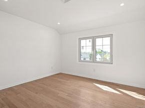 10 Faye Court, Plainview NY 11803
