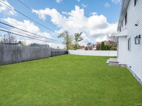 10 Faye Court, Plainview NY 11803